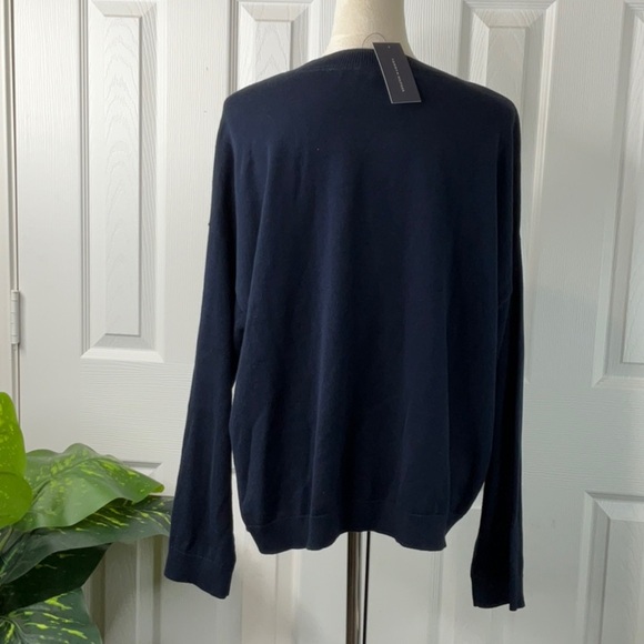 Tommy Hilfiger
Women's Logo Heart Crewneck Sweater Size XL - Picture 4 of 10